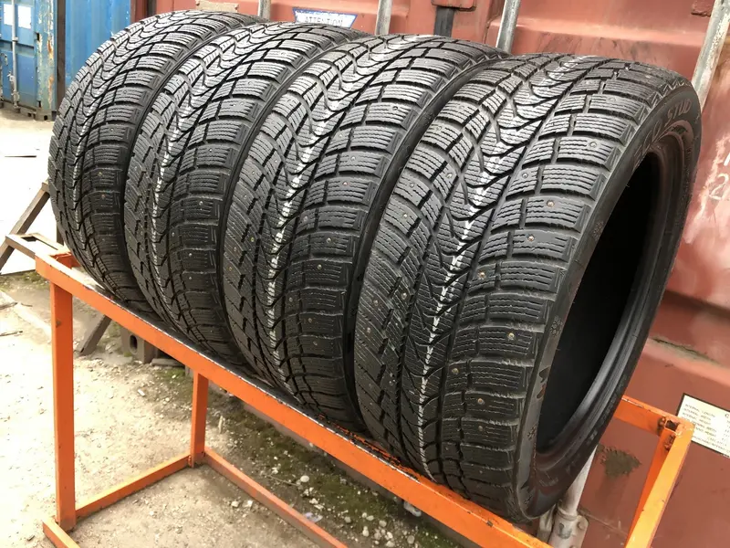 Комплект б/у шин 225/50 R17 Minerva Eco Stud