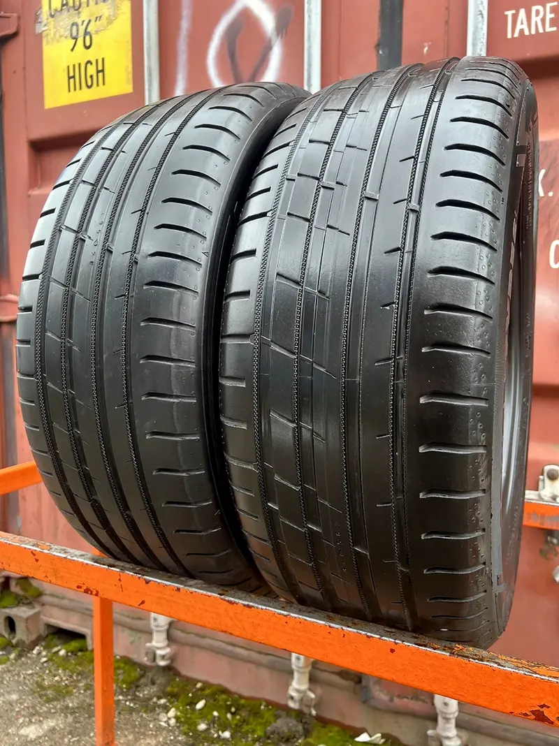 Пара б/у шин 225/50 R17 Nokian Powerproof