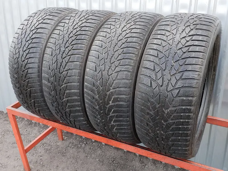 Комплект б/у шин 225/50 R17 Nokian WR D4