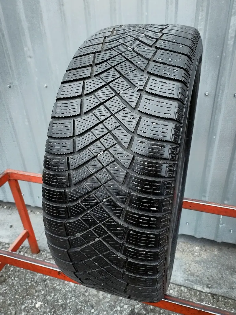Б/у шина 225/50 R17 Pirelli Ice Zero FR