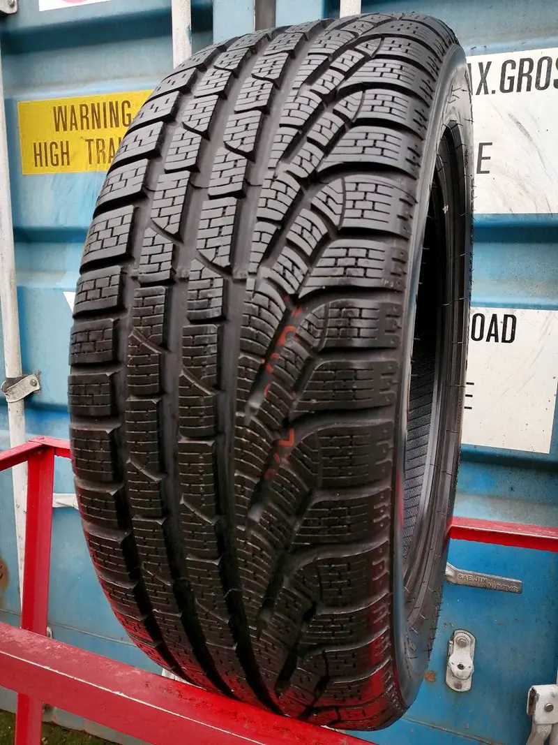 Б/у шина 225/50 R17 Pirelli Winter 210 Sottozero 2, фото 1