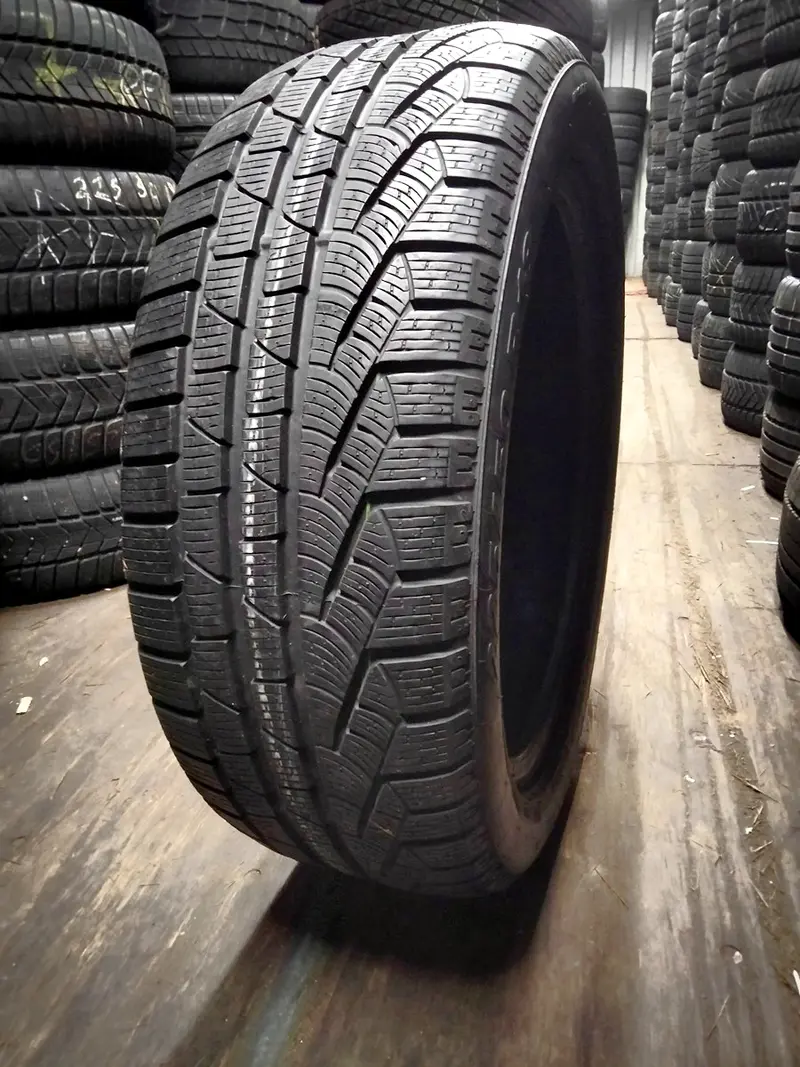 Б/у шина 225/50 R18 Pirelli Winter 240 Sottozero 2