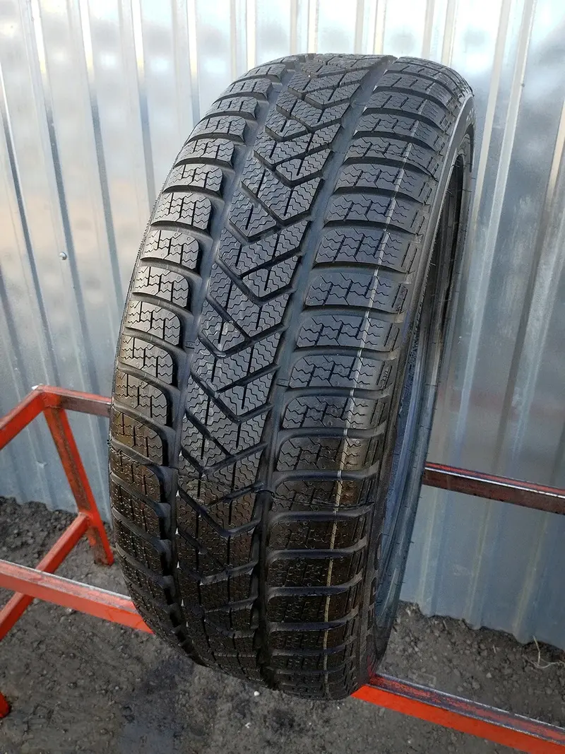 Б/у шина 225/50 R18 Pirelli Winter Sottozero 3, фото 1