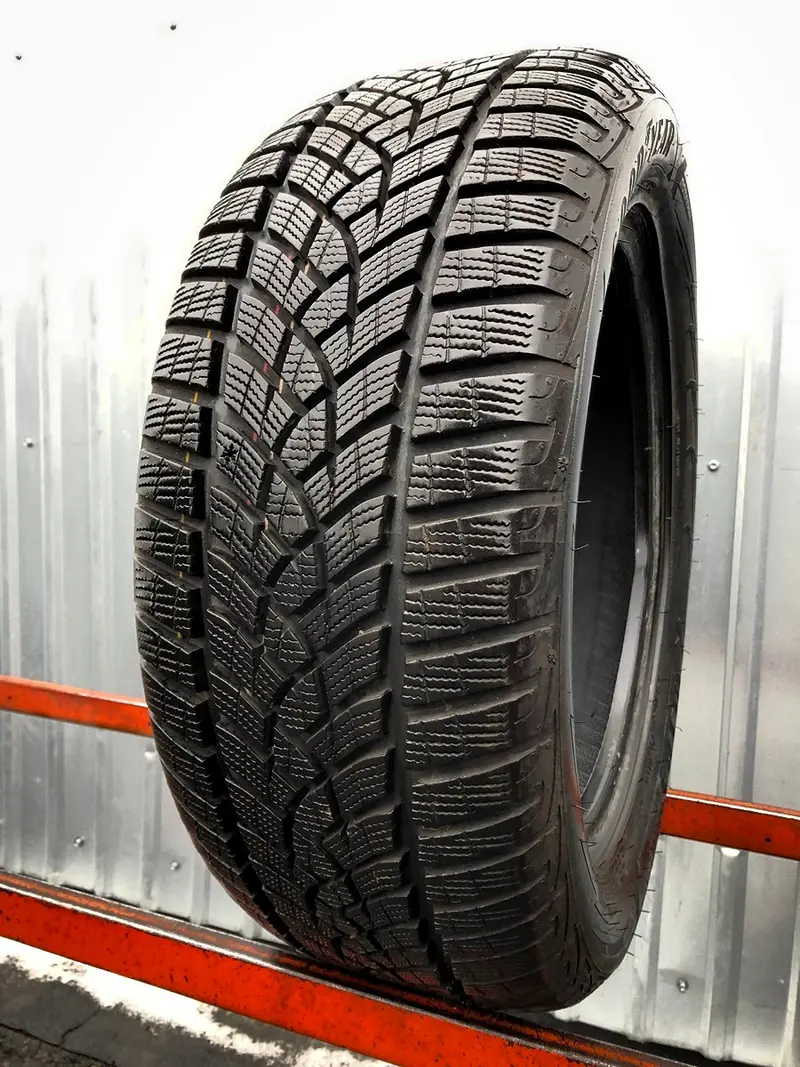 Б/у шина 225/55 R16 Goodyear Ultra Grip Perfomance GEN-1
