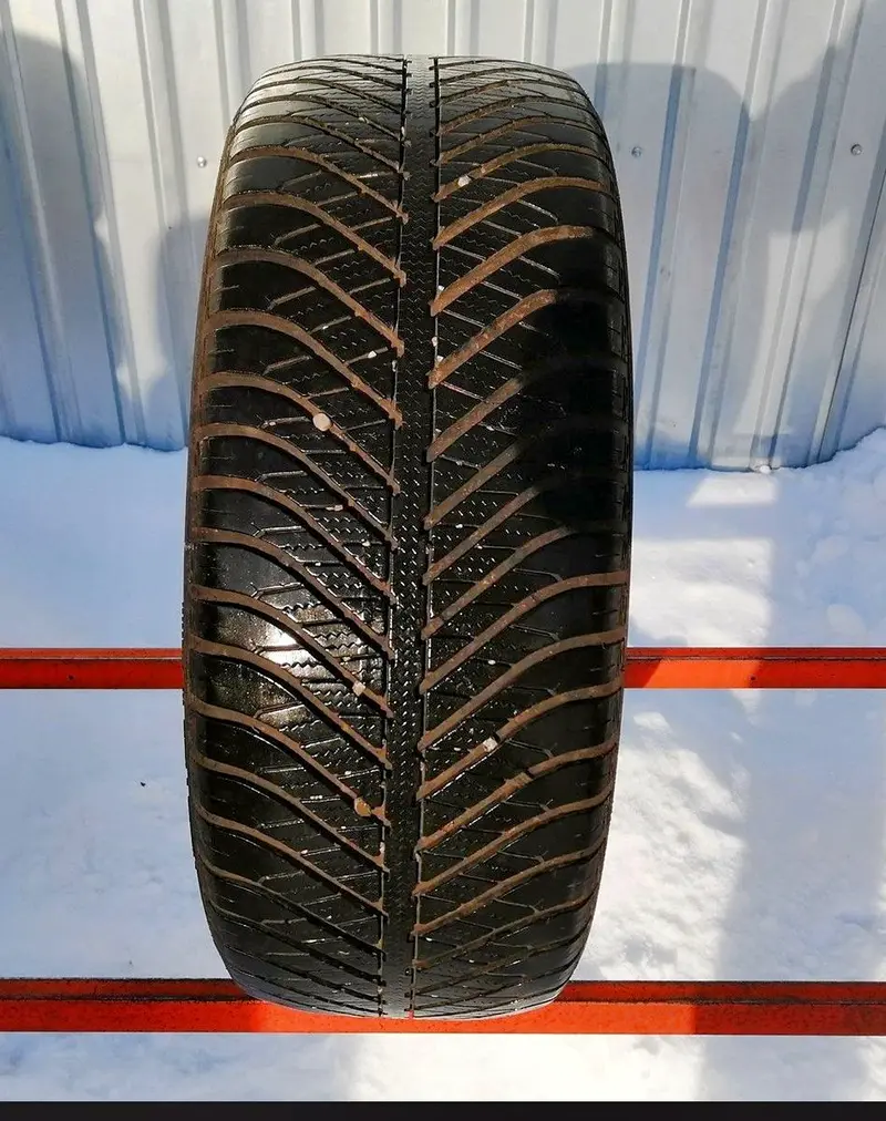 Б/у шина 225/55 R16 Goodyear Vector 4Seasons