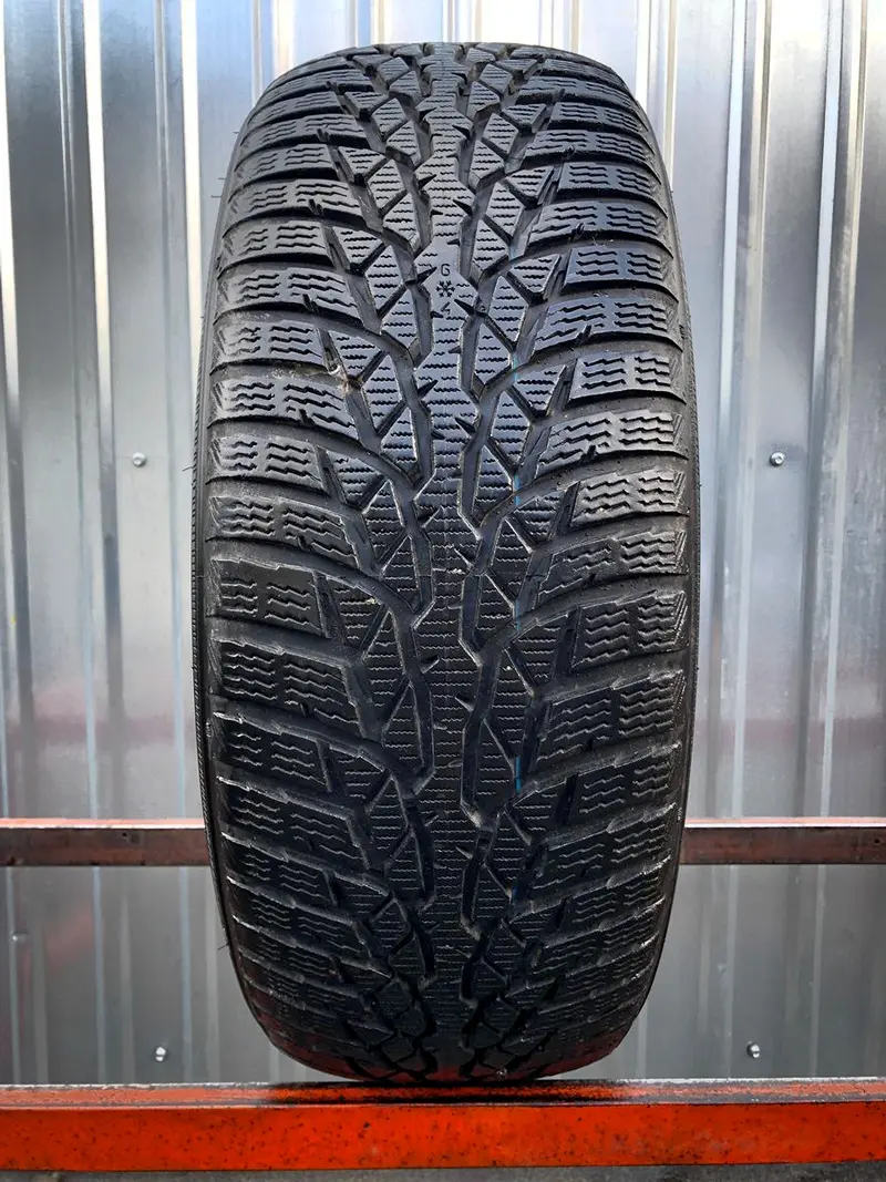 Б/у шина 225/55 R16 Nokian WR D4