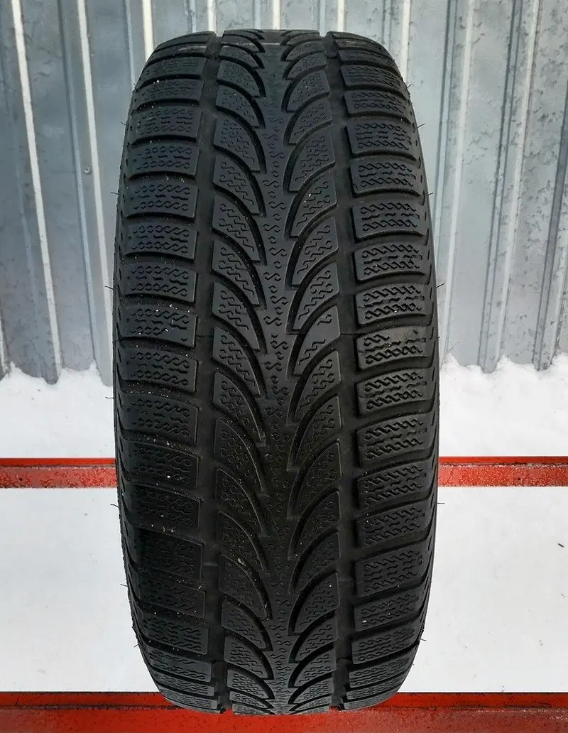 Б/у шина 225/55 R16 Nokian W+