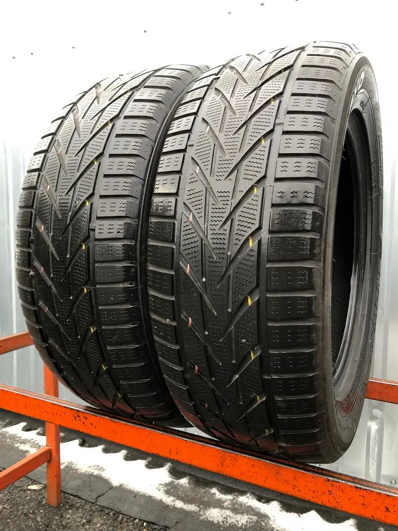 Пара б/у шин 225/55 R16 Toyo Snowprox S953