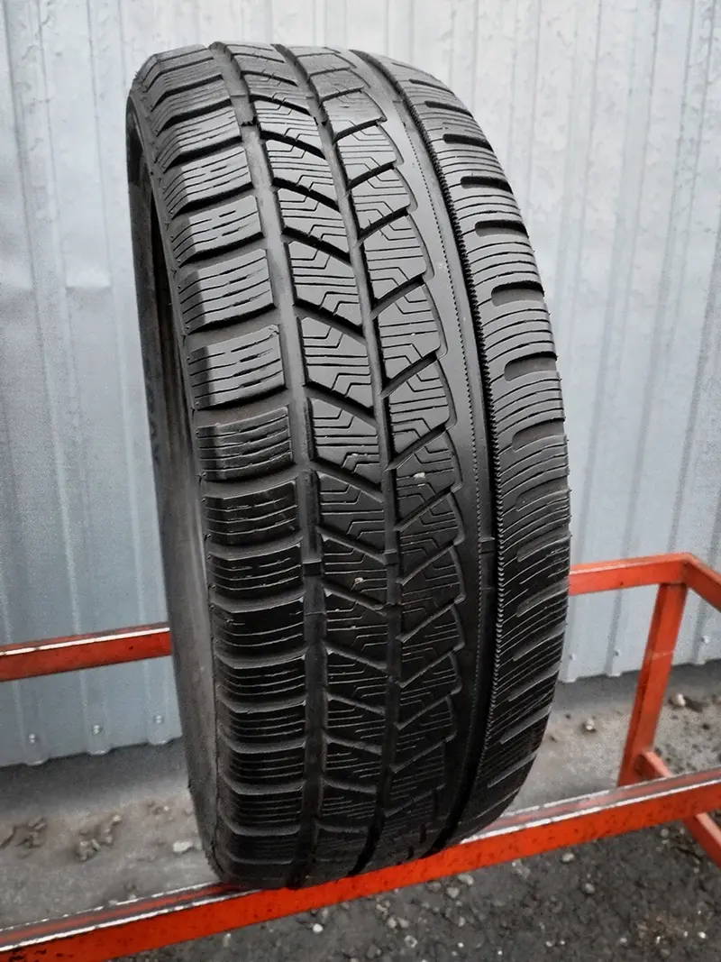 Б/у шина 225/55 R17 Avon Ice Touring ST, фото 1