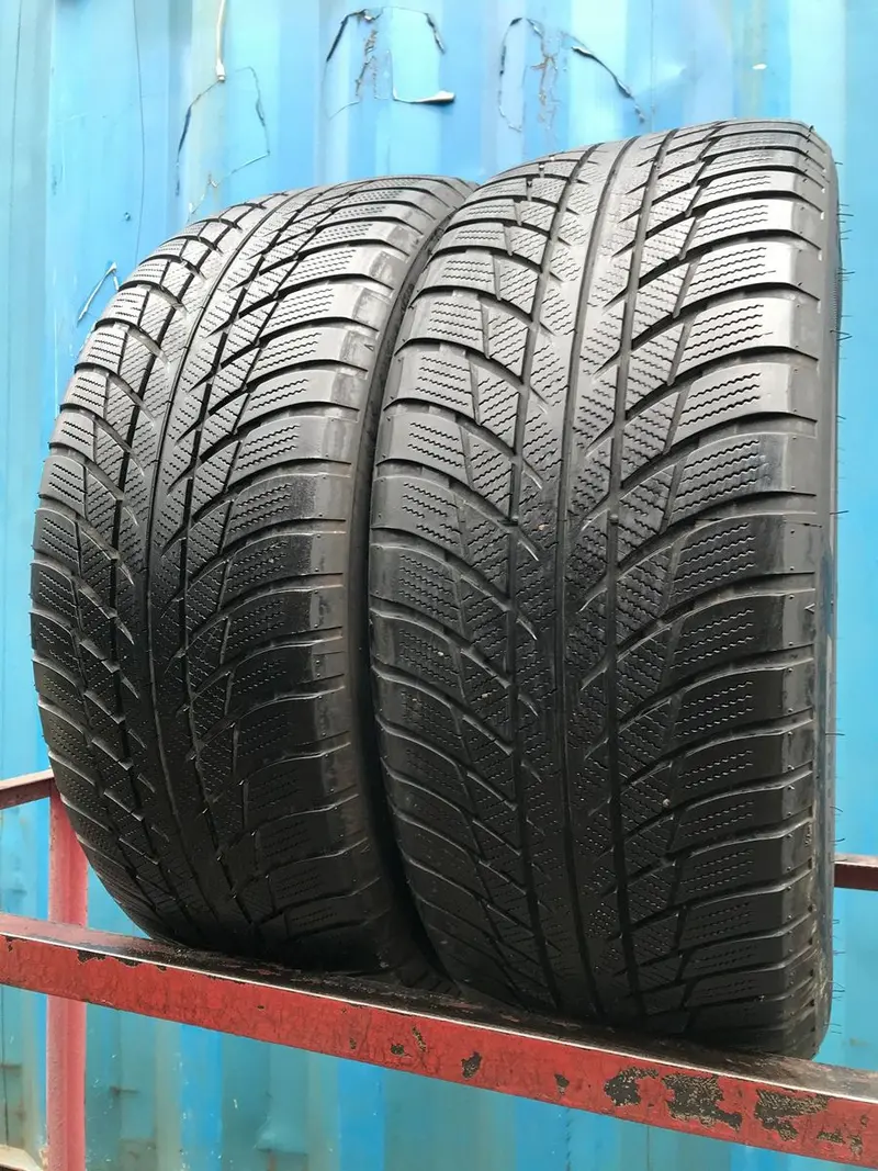 Пара б/у шин 225/55 R17 Bridgestone Blizzak LM-001