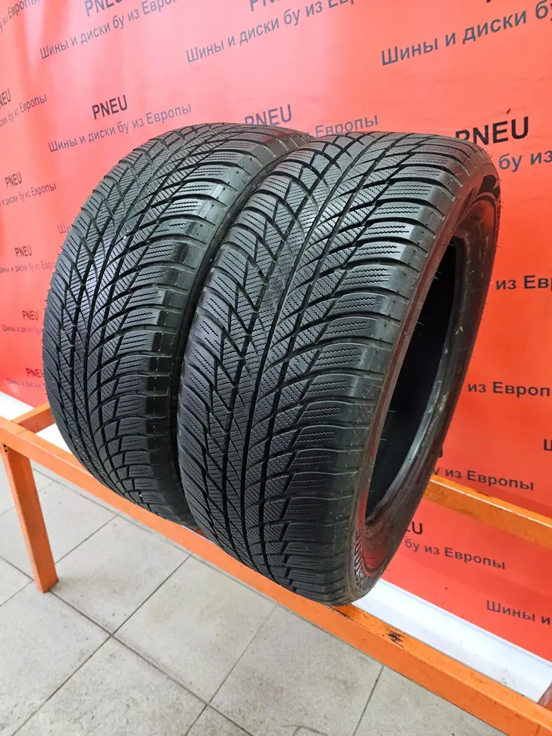Пара б/у шин 225/55 R17 Bridgestone Blizzak LM-001
