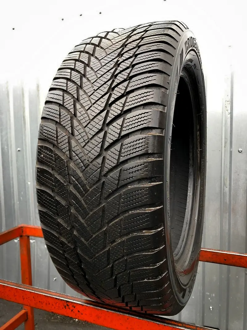 Б/у шина 225/55 R17 Bridgestone Blizzak LM-001