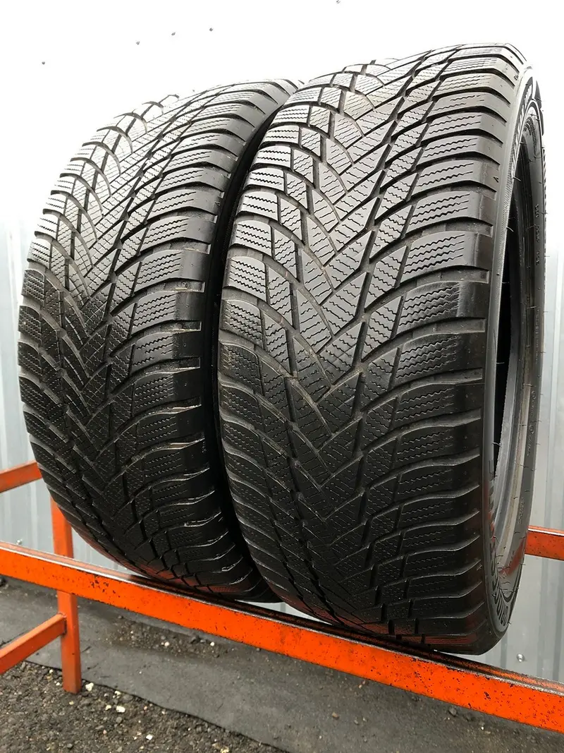 Пара б/у шин 225/55 R17 Bridgestone Blizzak LM-001
