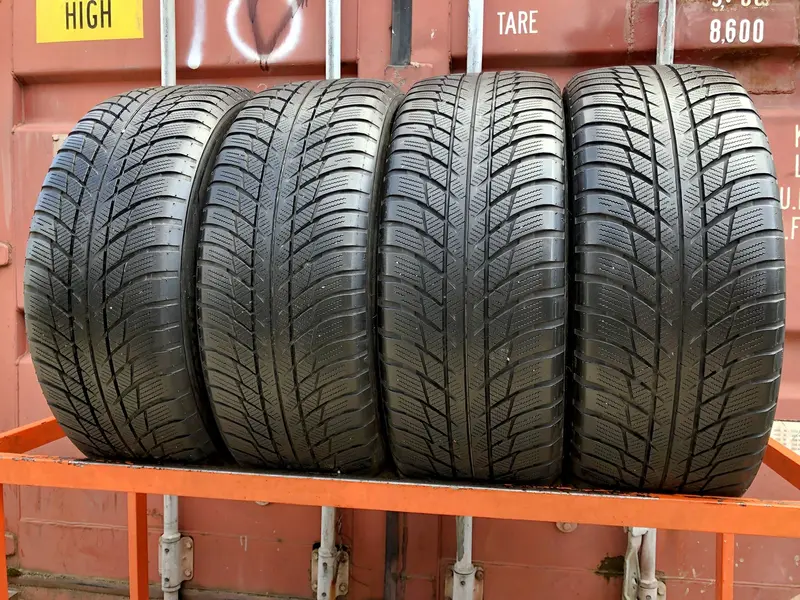 Комплект б/у шин 225/55 R17 Bridgestone Blizzak LM-001