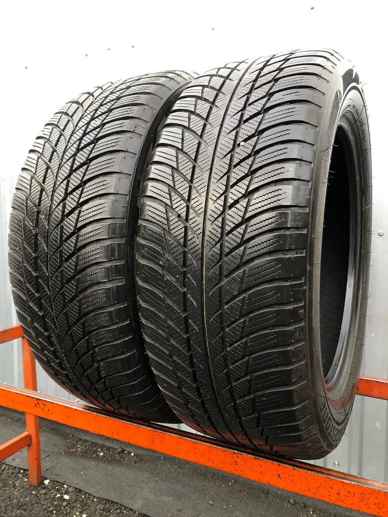 Пара б/у шин 225/55 R17 Bridgestone Blizzak LM-001 LM01SZ