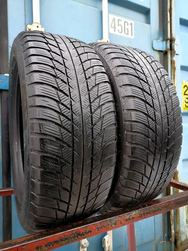 Пара б/у шин 225/55 R17 Bridgestone Blizzak LM-001 RunFlat