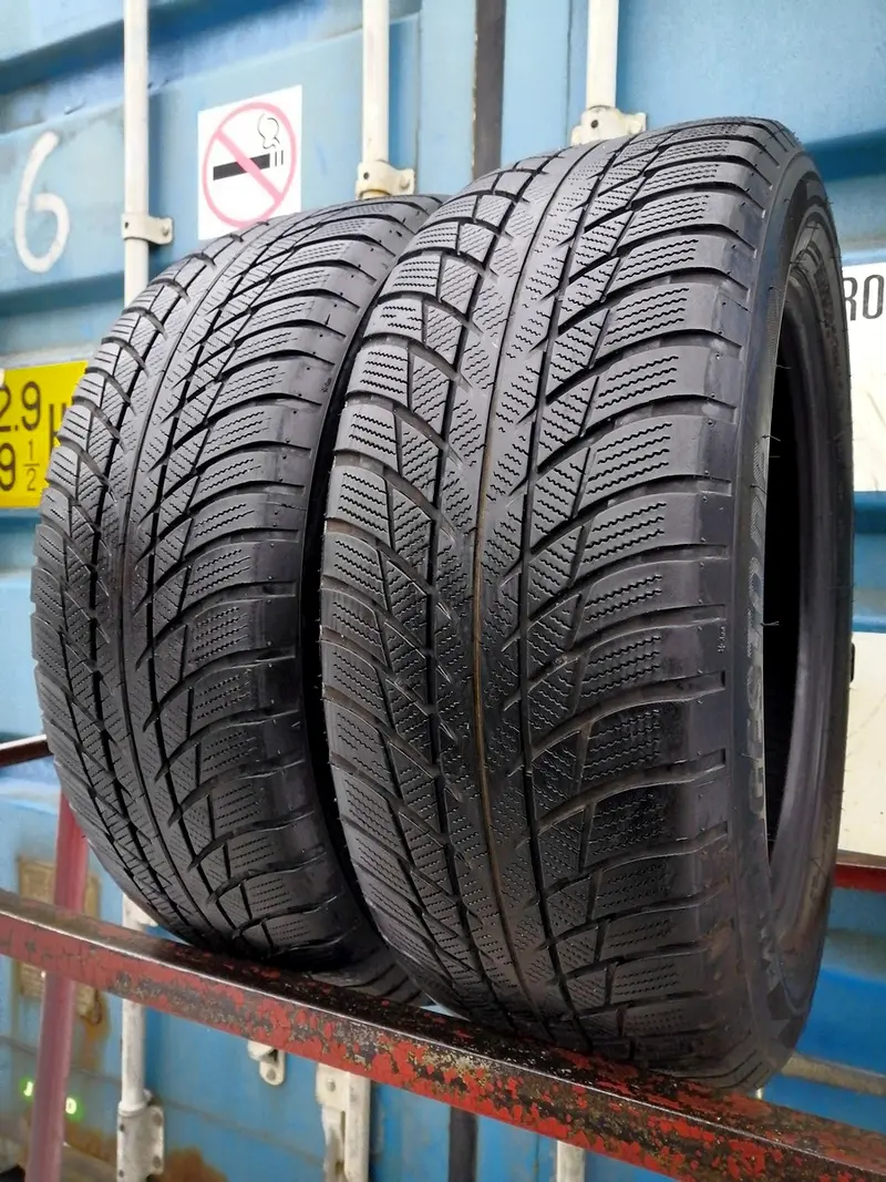 Пара б/у шин 225/55 R17 Bridgestone Blizzak LM-001 RunFlat, фото 1