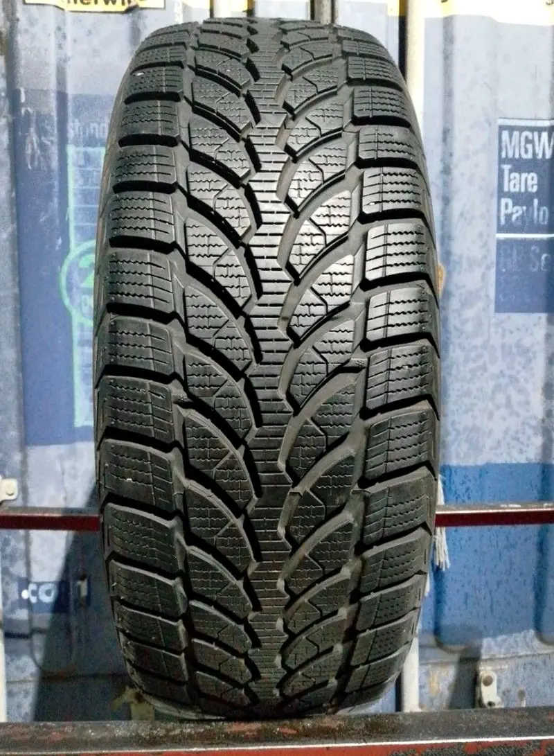 Б/у шина 225/55 R17 Bridgestone Blizzak LM32