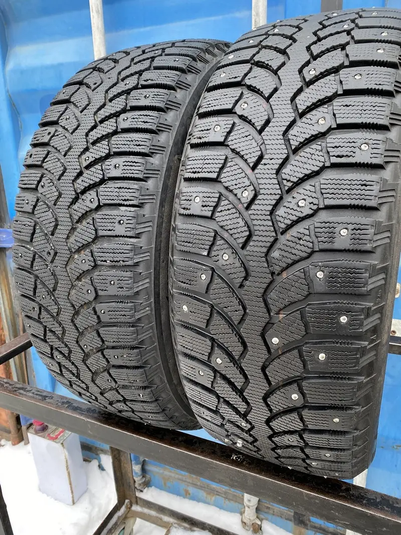 Пара б/у шин 225/55 R17 Bridgestone Blizzak Spike-01