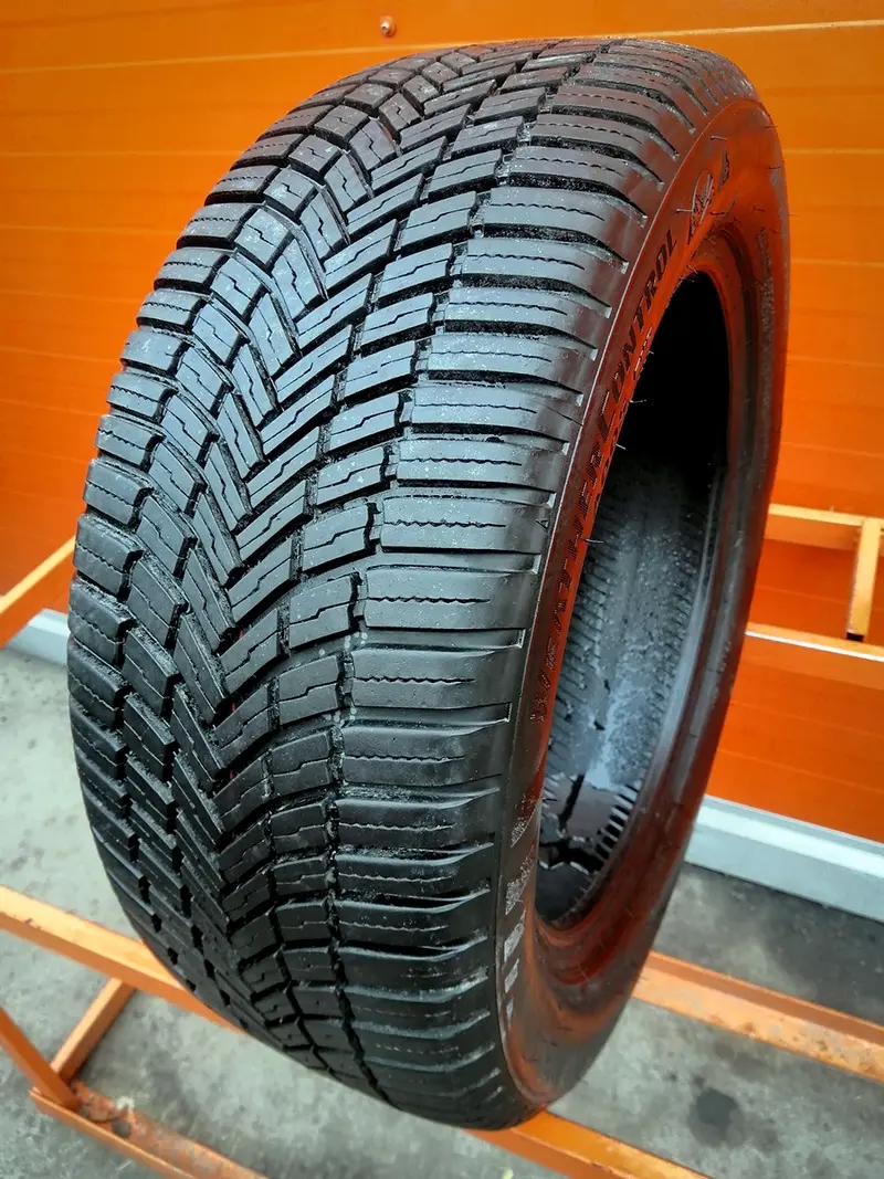 Б/у шина 225/55 R17 Bridgestone Weather Control A005 evo