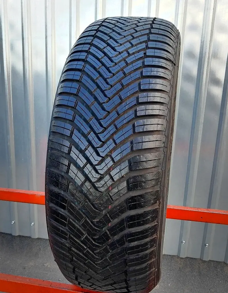 Б/у шина 225/55 R17 Continental AllSeasonContact