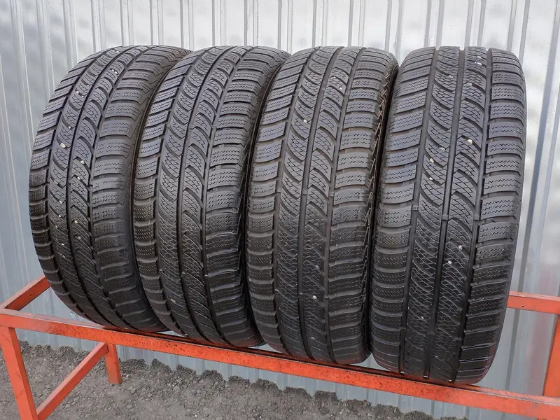 Комплект б/у шин 225/55 R17C Continental VancoWinter 2