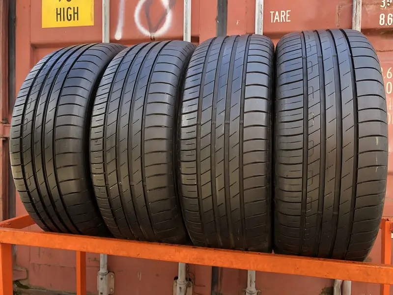 Комплект б/у шин 225/55 R17 Goodyear EfficientGrip Performance