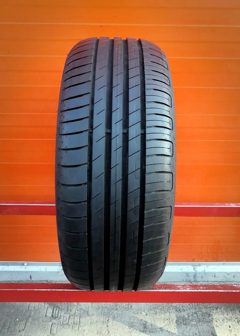 Б/у шина 225/55 R17 Goodyear EfficientGrip Performance, фото 1