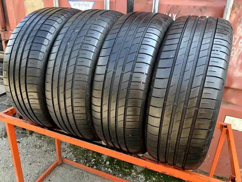 Комплект б/у шин 225/55 R17 Goodyear EfficientGrip Performance