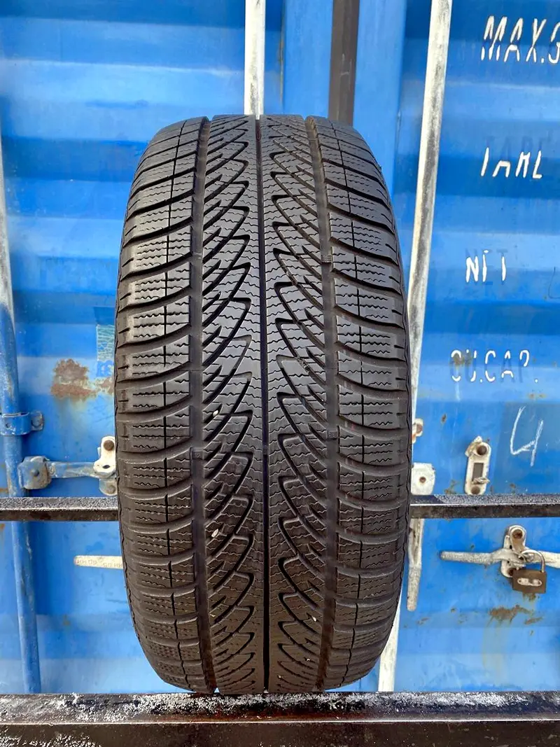 Б/у шина 225/55 R17 Goodyear Ultra Grip 8 Performance