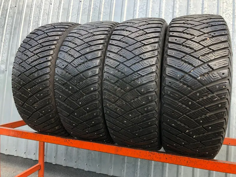 Комплект б/у шин 225/55 R17 Goodyear Ultra Grip Ice Arctic