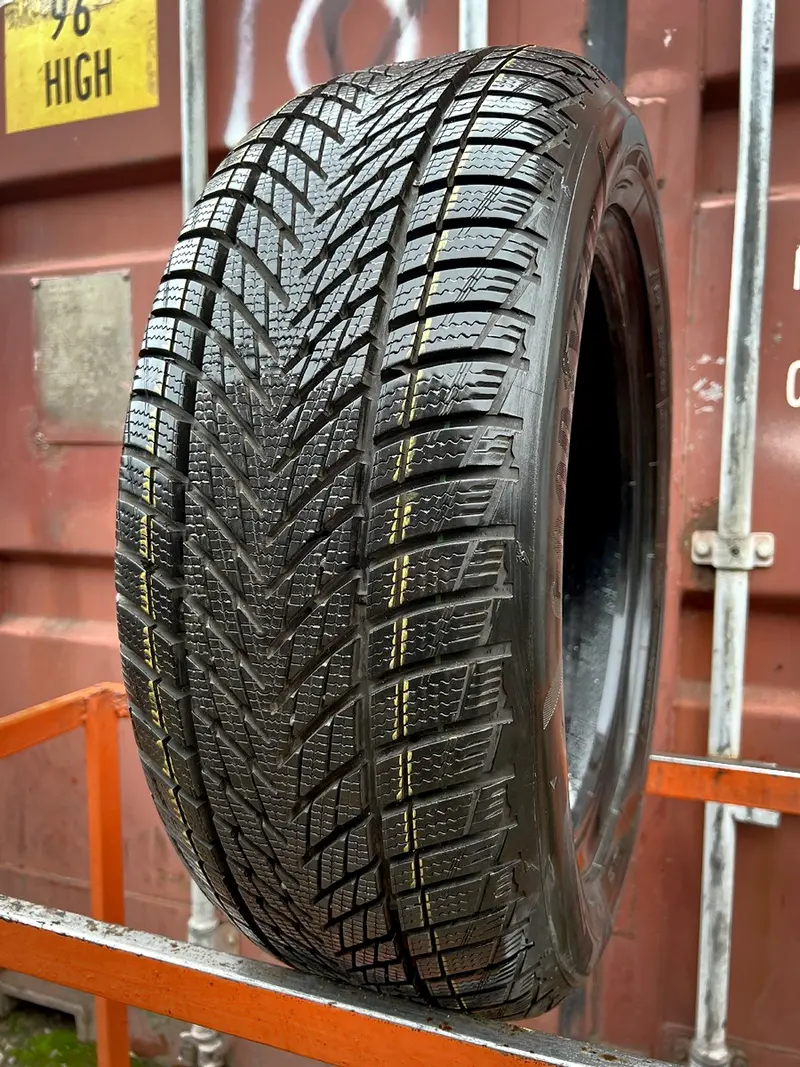 Б/у шина 225/55 R17 Goodyear Ultragrip Performance 3