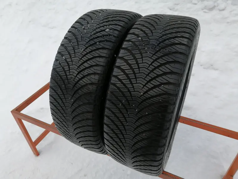 Пара б/у шин 225/55 R17 Goodyear Vector 4Seasons Gen-2