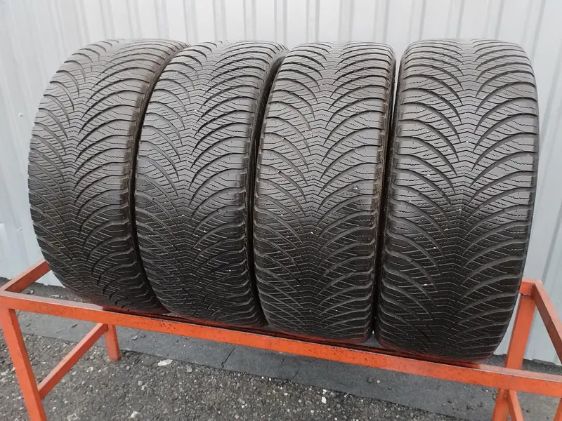 Комплект б/у шин 225/55 R17 Goodyear Vector 4Seasons Gen-2
