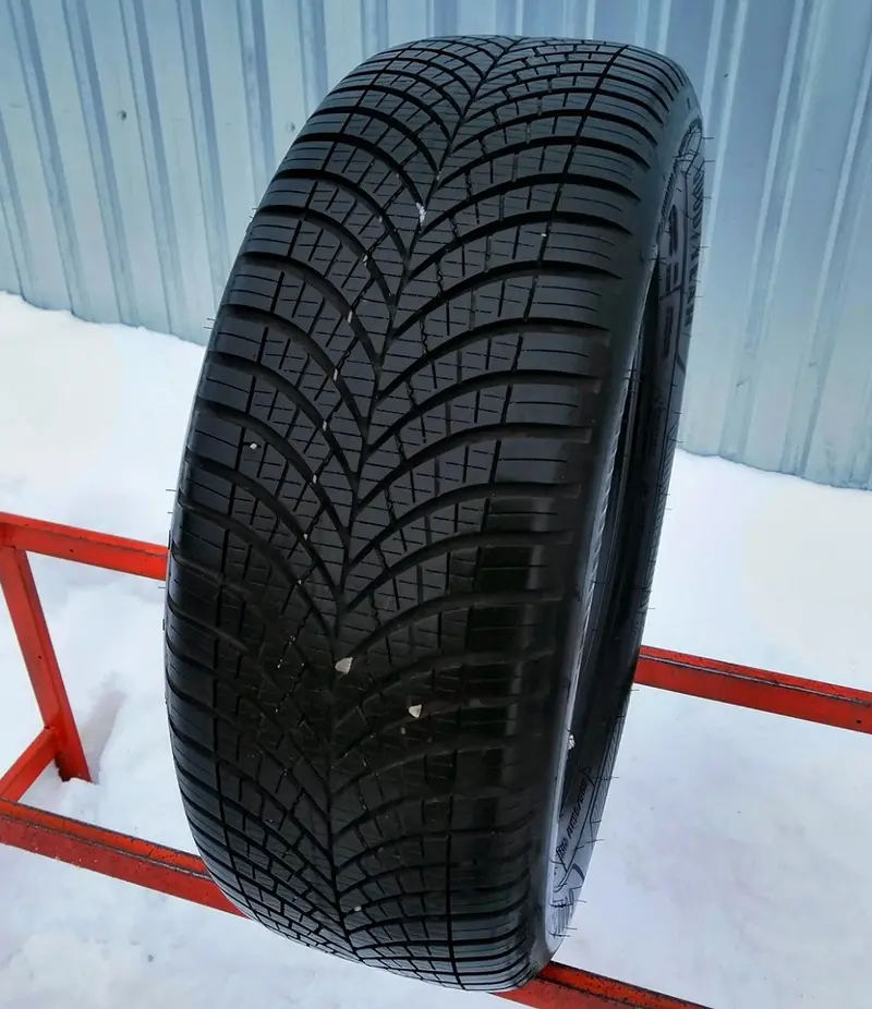 Б/у шина 225/55 R17 Goodyear Vector 4Seasons Gen-3