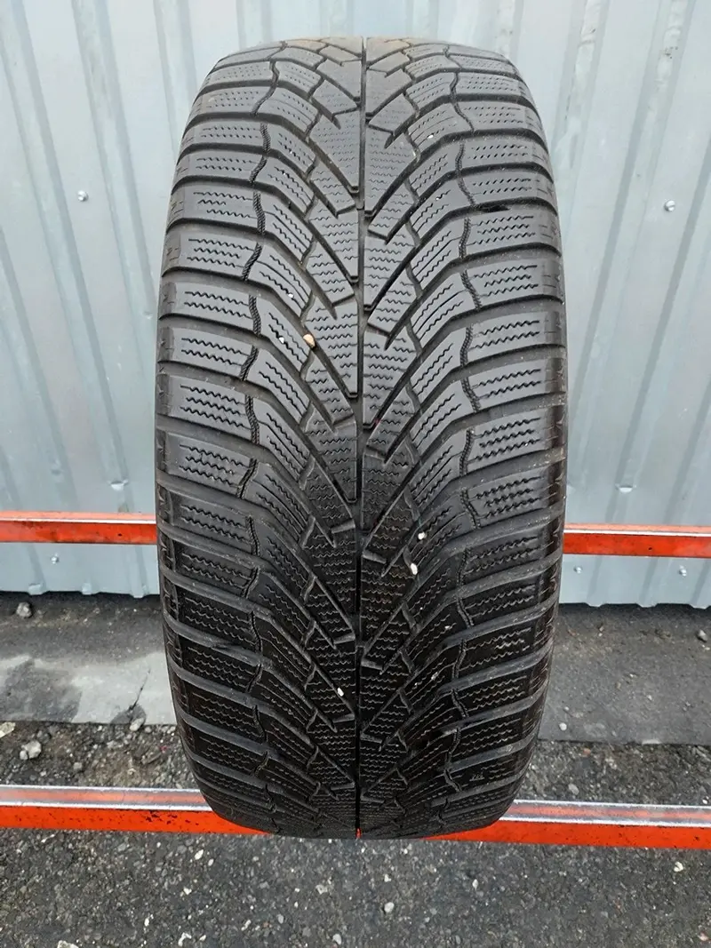 Б/у шина 225/55 R17 Kumho WinterCraft WP52, фото 1