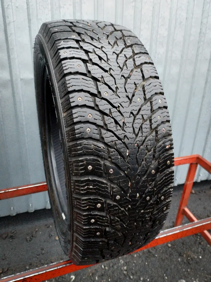 Б/у шина 225/55 R17C Nokian Hakkapeliitta C4