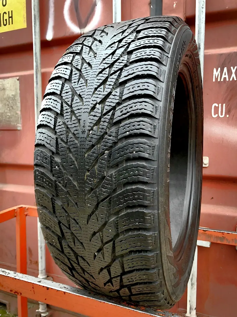 Б/у шина 225/55 R17 Nokian Hakkapeliitta R3