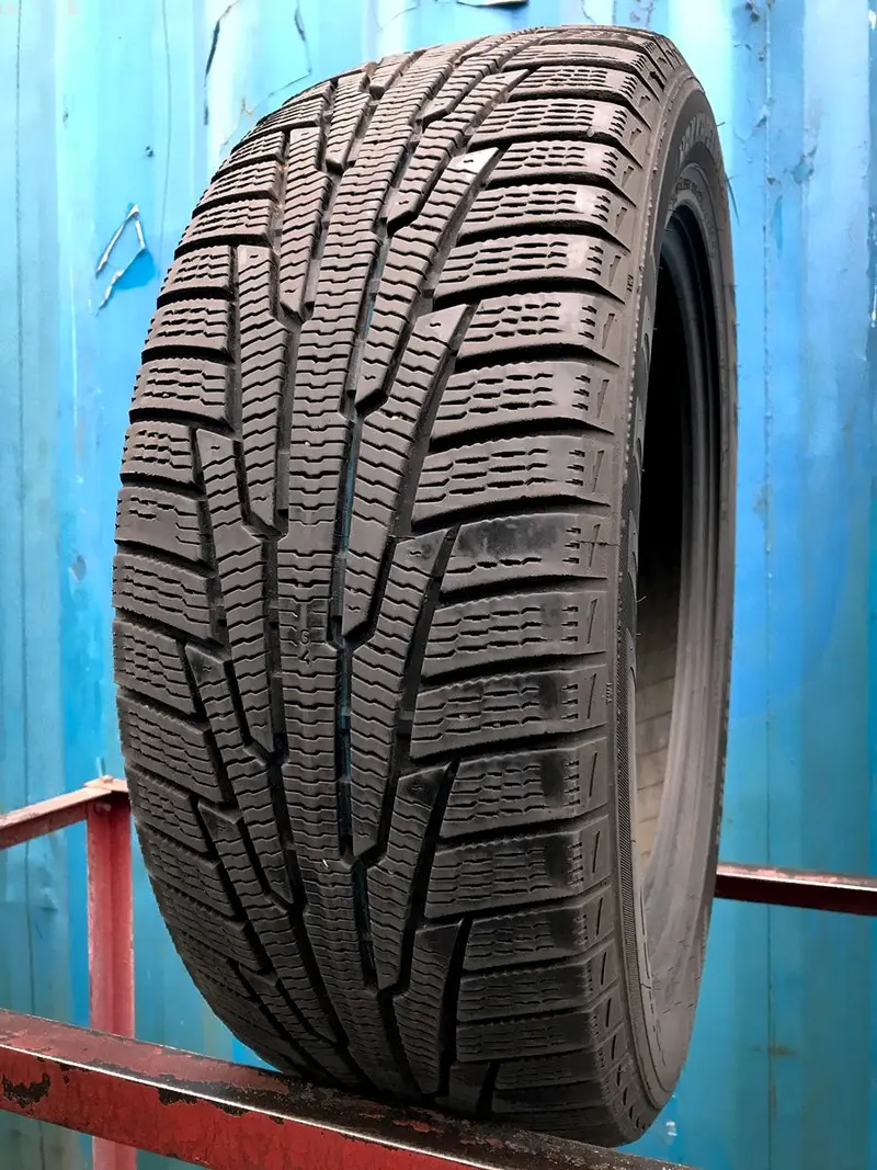 Б/у шина 225/55 R17 Nokian Hakkapeliitta R, фото 1