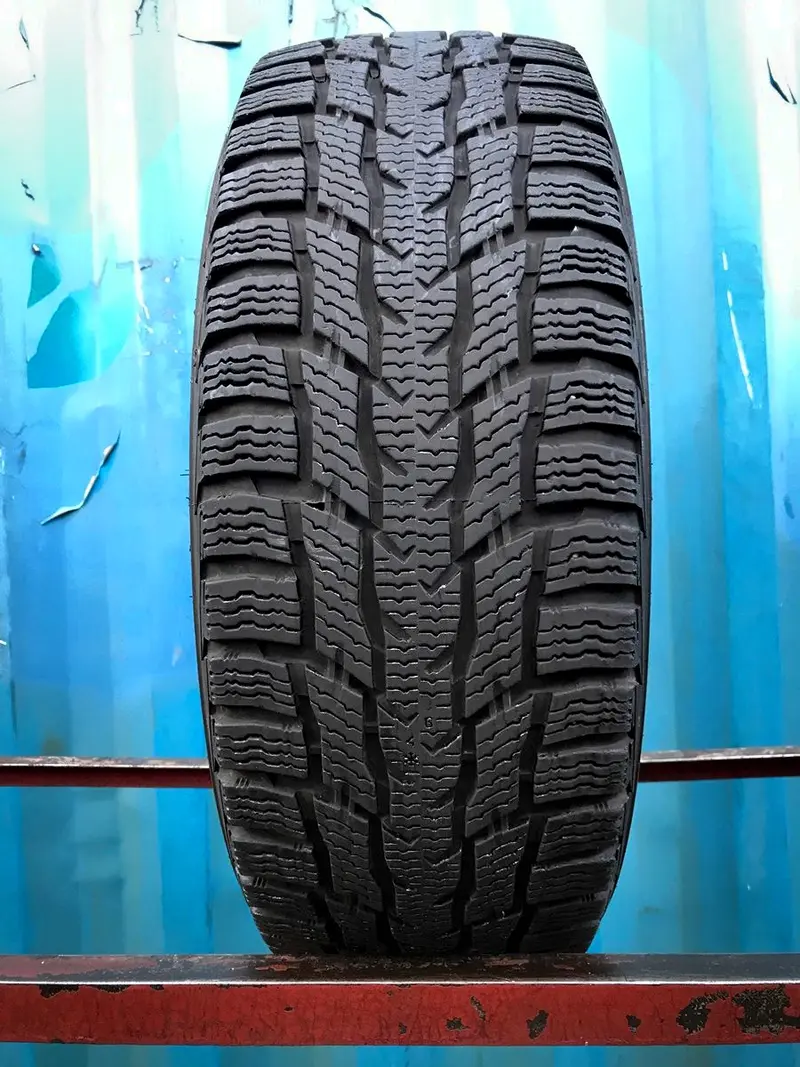 Б/у шина 225/55 R17C Nokian WR C3