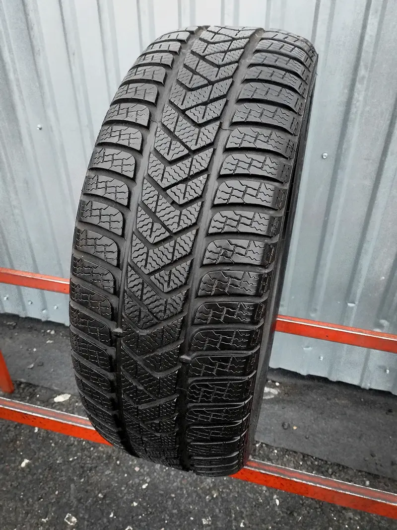 Б/у шина 225/55 R17 Pirelli Winter Sottozero 3