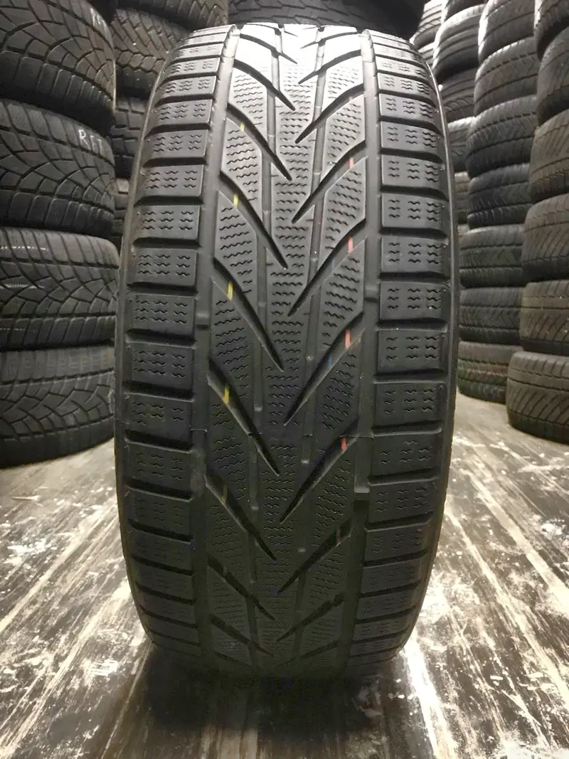 Б/у шина 225/55 R17 Toyo Snowprox S953