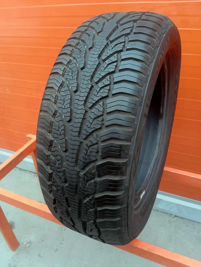 Б/у шина 225/55 R17 Uniroyal AllSeasonExpert 2