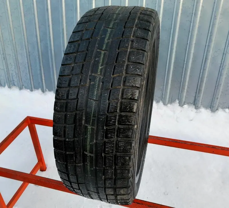 Б/у шина 225/55 R17 Yokohama Ice Guard IG30