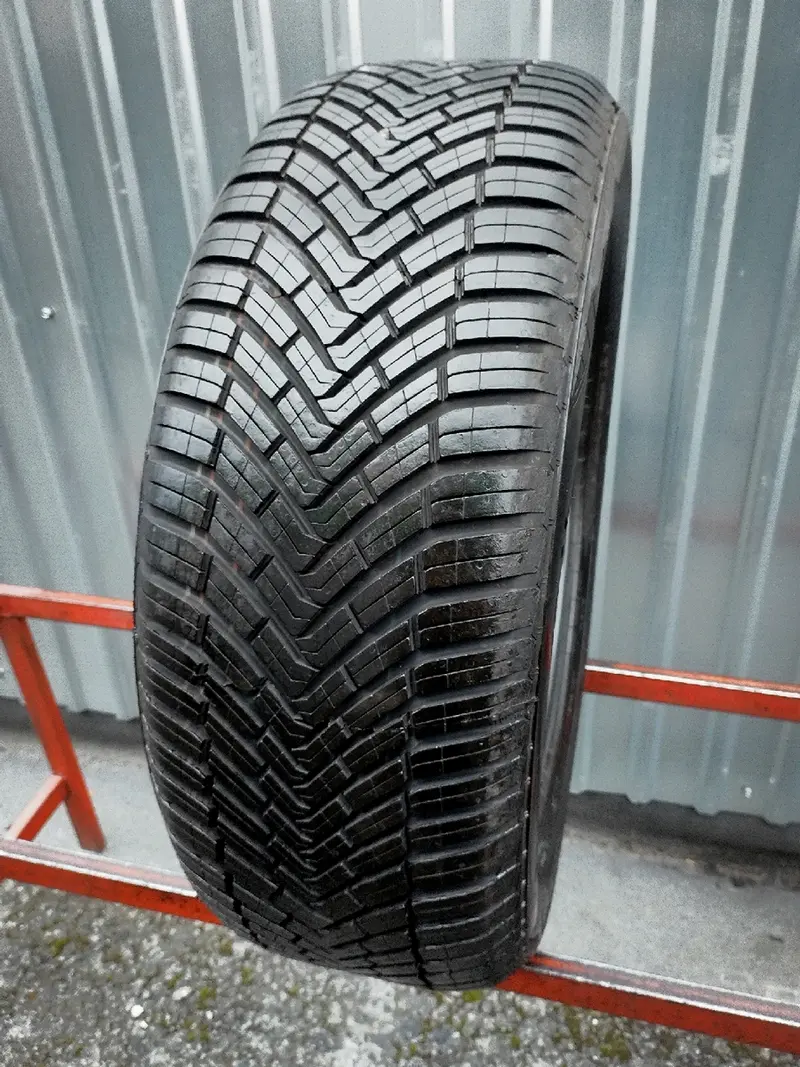 Б/у шина 225/55 R18 Continental AllSeasonContact