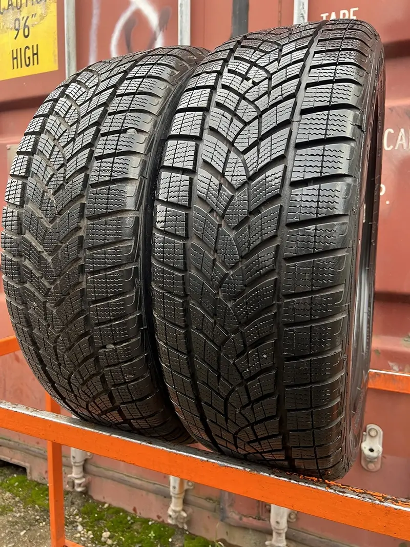 Пара б/у шин 225/55 R18 Goodyear Ultra Grip Performance + SUV