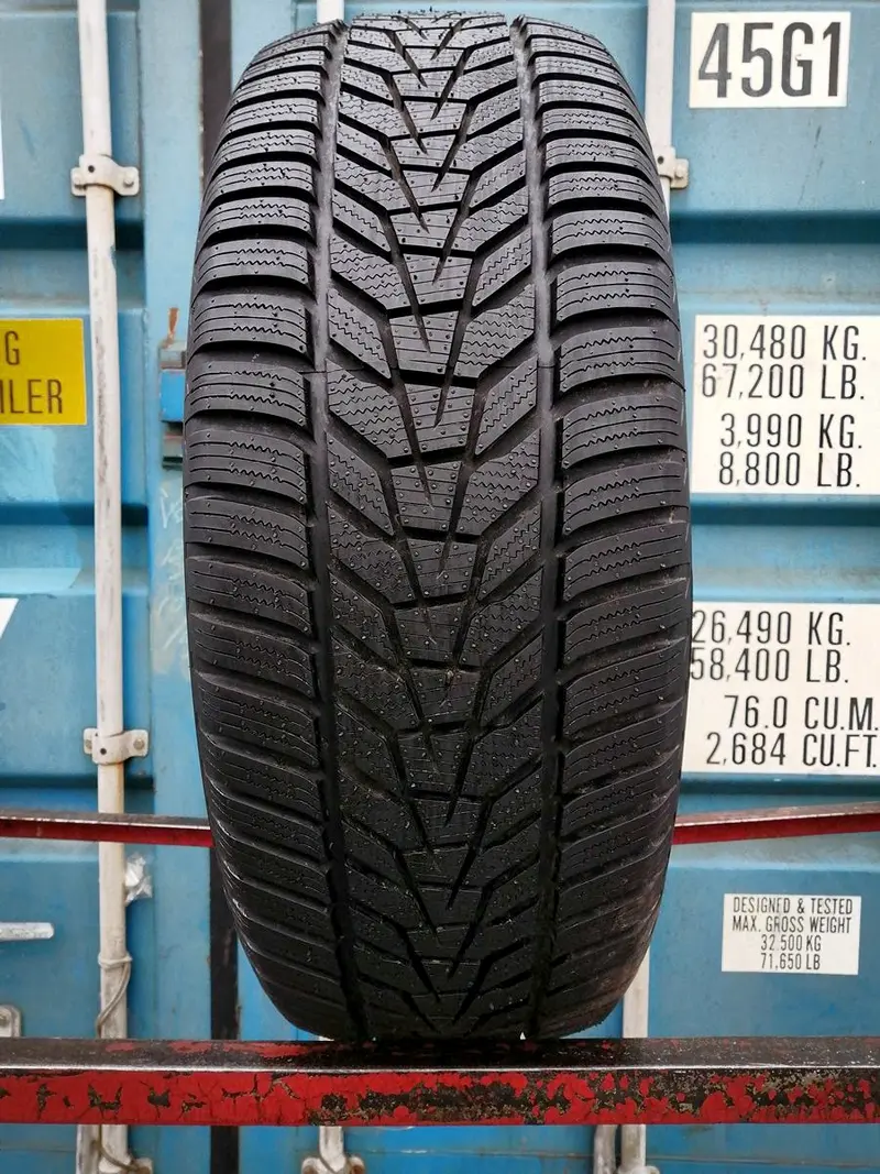 Б/у шина 225/55 R18 Hankook Winter I cept Evo3 X W330A, фото 1