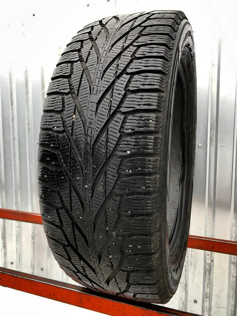 Б/у шина 225/55 R18 Nokian Hakkapeliitta R2 SUV