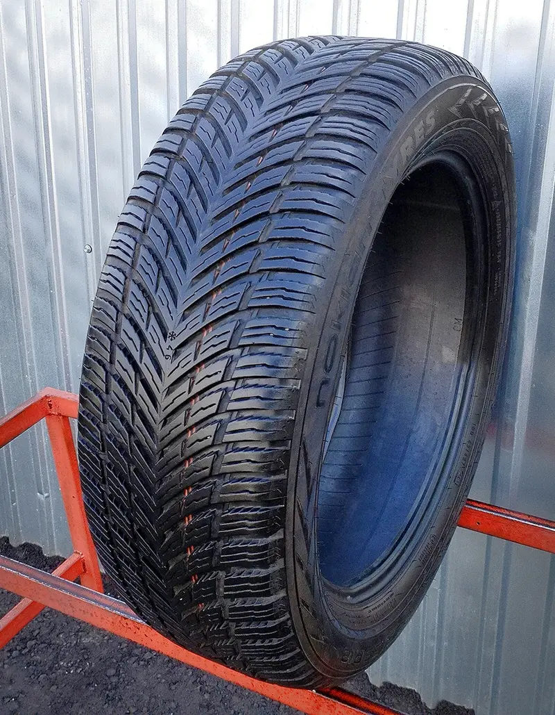 Б/у шина 225/55 R18 Nokian Seasonproof