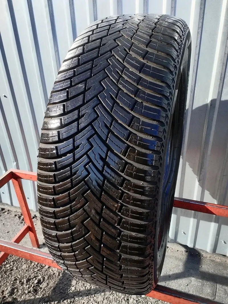 Б/у шина 225/55 R18 Pirelli Scorpion All Season SF2, фото 1